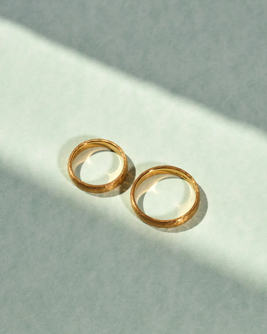 Eheringe, 21 kt Gelbgold, geschmiedet